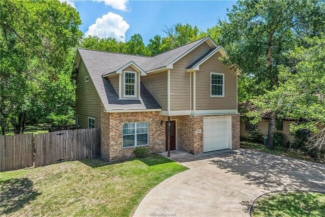 Building Photo - 1403 Medina Dr