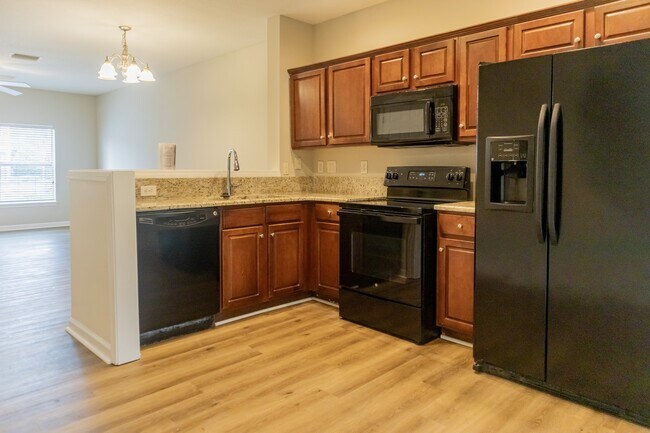 Foto del edificio - 8144 Summerside Cir