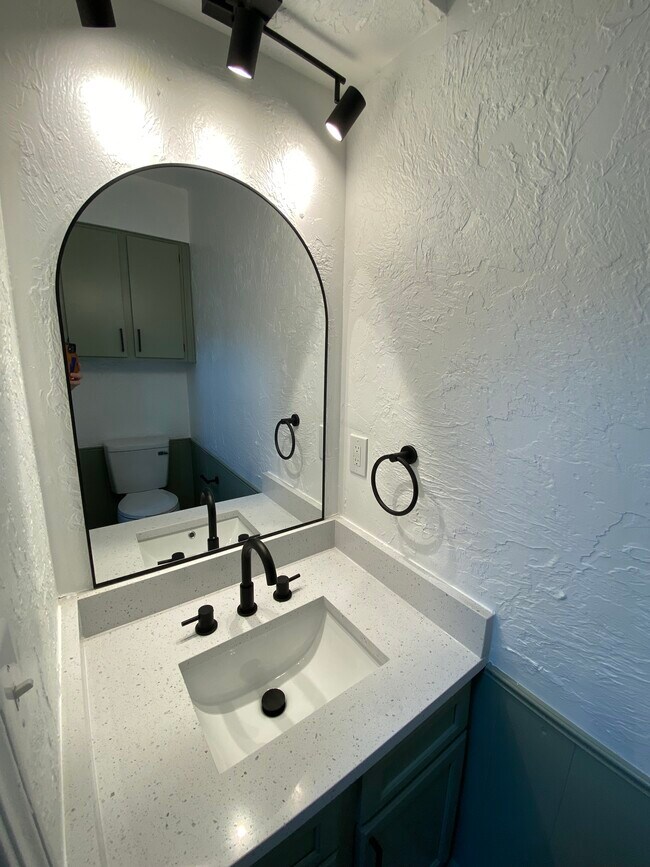 Foto del edificio - 530 Westwood Ct