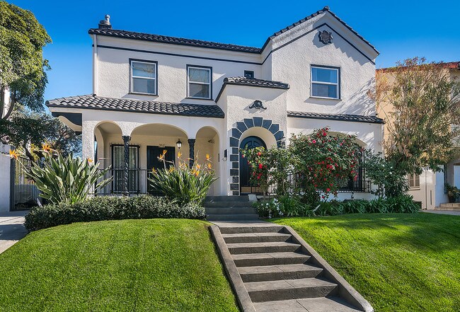 Building Photo - 216 S Orange Dr