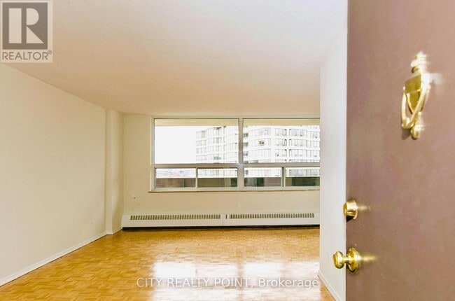 Photo du bâtiment - 6200 Bathurst St