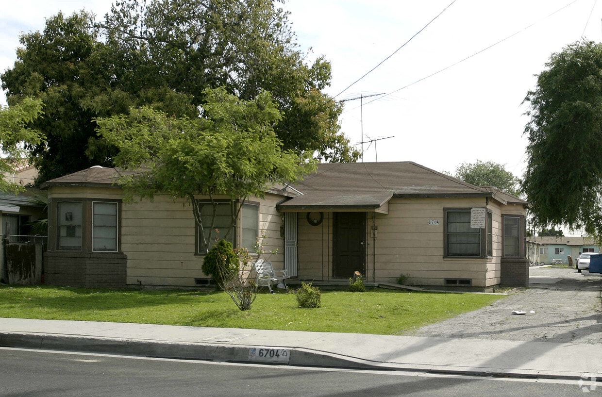 Primary Photo - 6704 Walker Ave