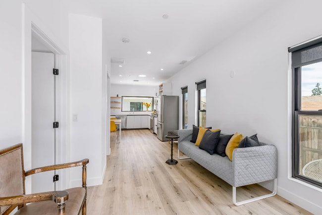 Foto del edificio - 5237 Irvington Pl