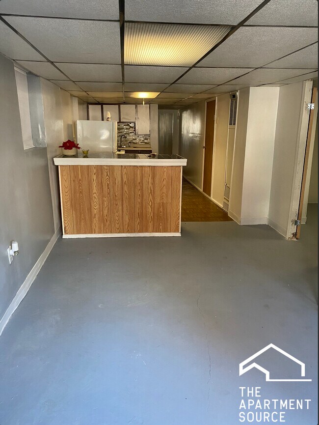Building Photo - 1427 W Belmont Ave