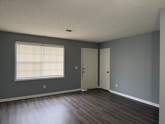 Foto del edificio - 1309 Glenn Cir