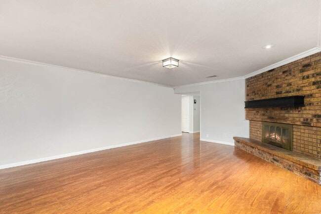 Building Photo - 414 E Grenoble Dr