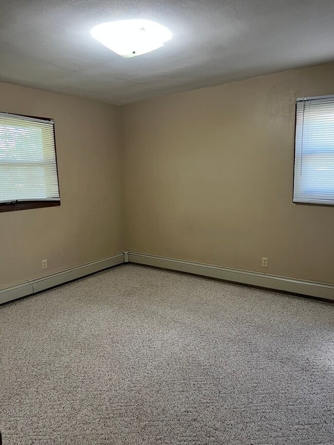 Building Photo - 38 Oxby Ln