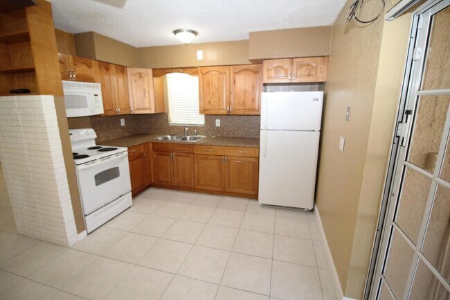 Foto del edificio - 551 SE 15th St