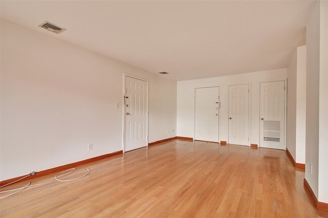 Foto del edificio - 6023 Boulevard E