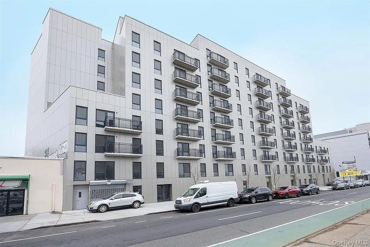 Foto del edificio - 70-40 45th Ave