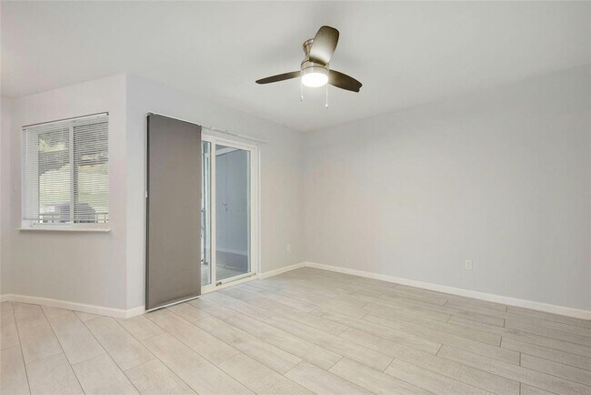 Foto del edificio - 1840 Burton Dr