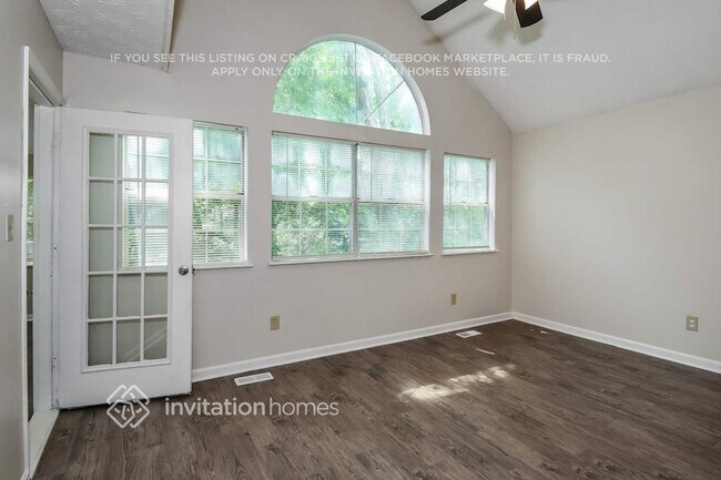 Foto del edificio - 1675 Watercrest Cir