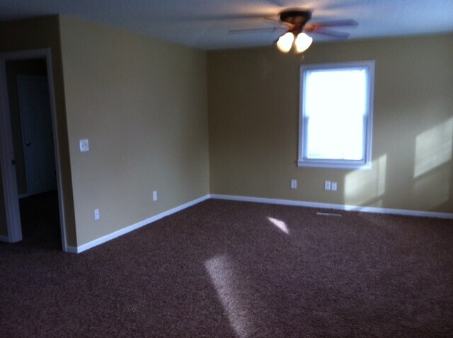 Building Photo - 5018 Oak Grove Rd.