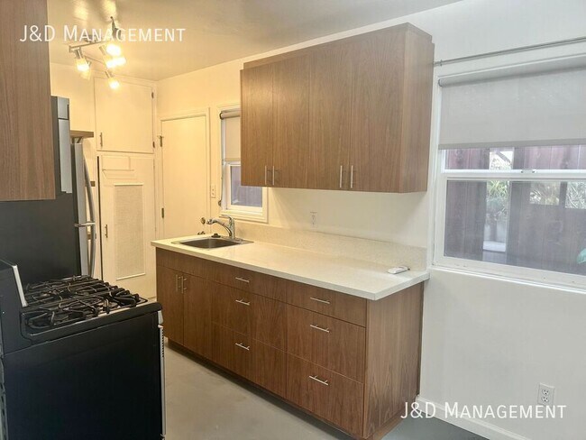 Foto del edificio - 4483-89 Park Blvd