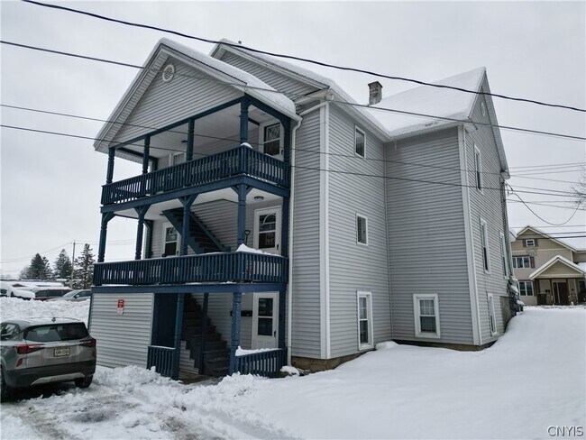 Foto del edificio - 102 N Helmer Ave