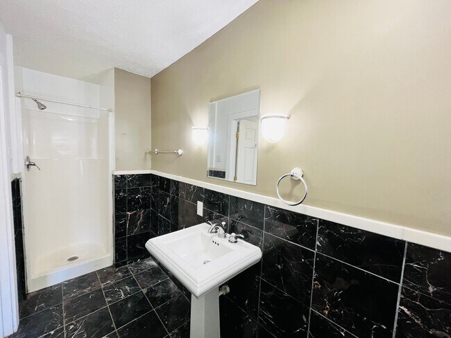 Foto del edificio - Available August 1st 2024