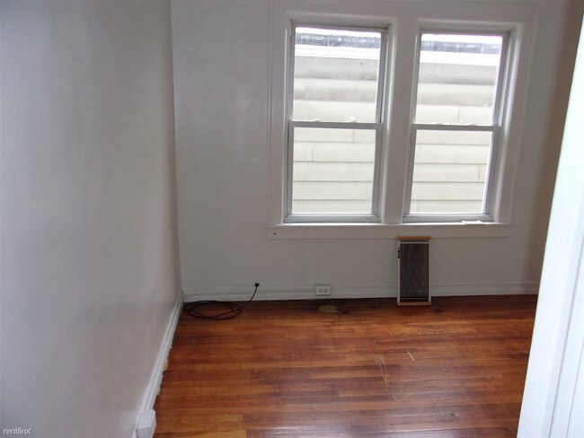 Building Photo - 2 br, 1 bath Apartment - 22 Gerard Ave 2W