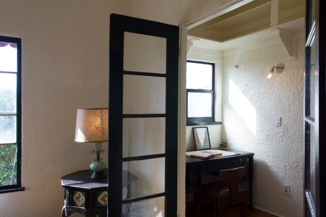 bonus office space - 3425 Bellevue Ave