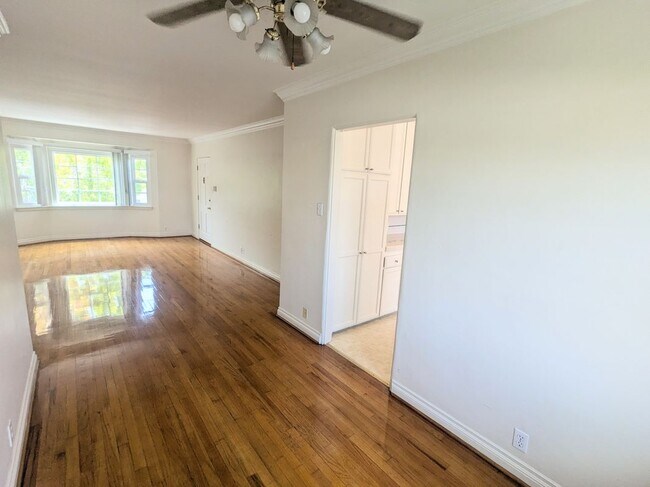 Foto del edificio - 5671 S San Vicente Blvd