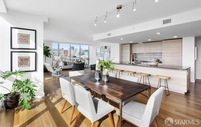 Building Photo - 708 Long Bridge St