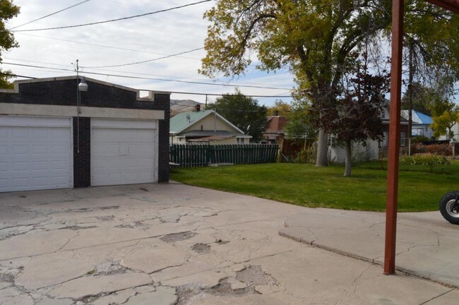 Building Photo - 331 S Garfield Ave