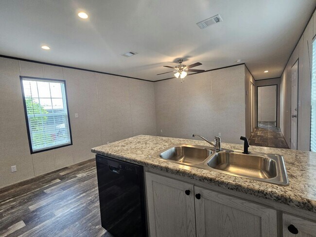 Foto del edificio - 1011 Myakka Dr