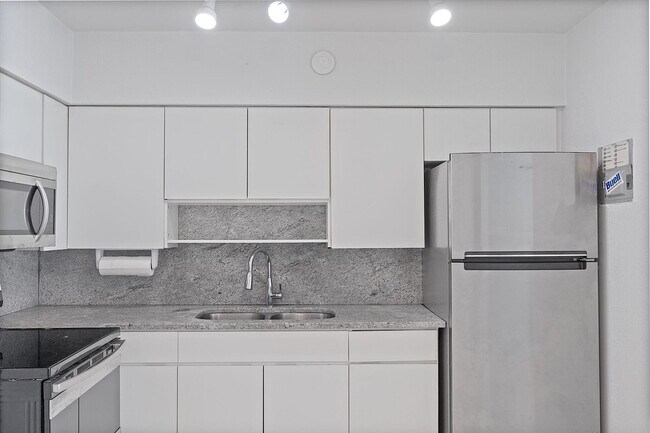 Building Photo - 3349 NE 33rd St