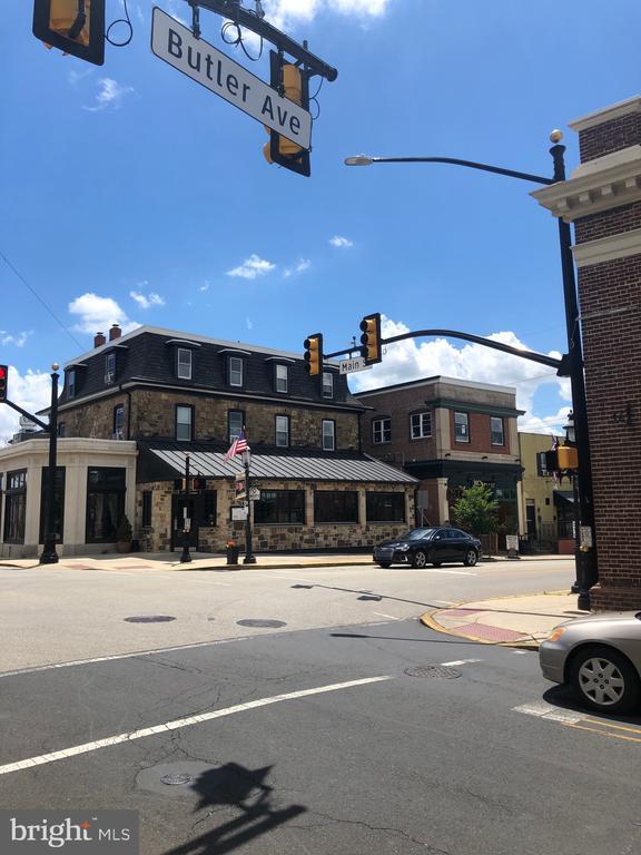 Building Photo - 1 N Main St