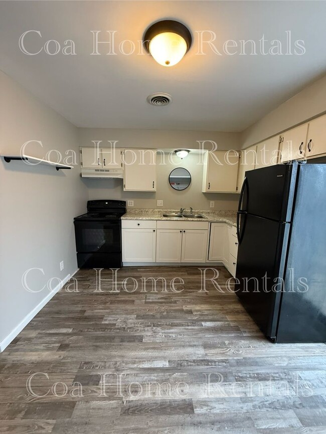 Building Photo - El Monte