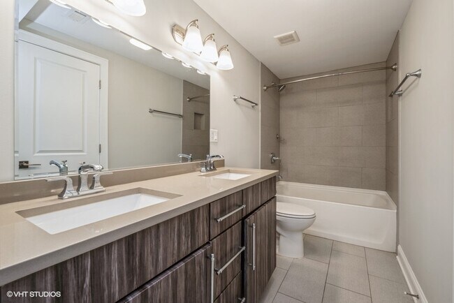 Foto del edificio - Beautiful Bronzeville 2-bed - 1-bath - Gar...