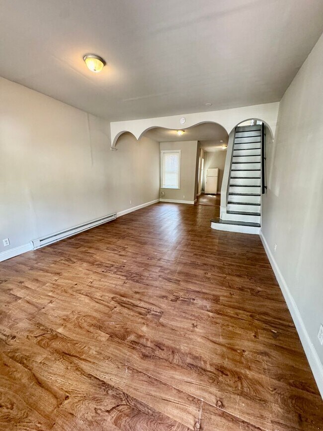 Foto del edificio - Charming 3-Bedroom Rental in Ogontz