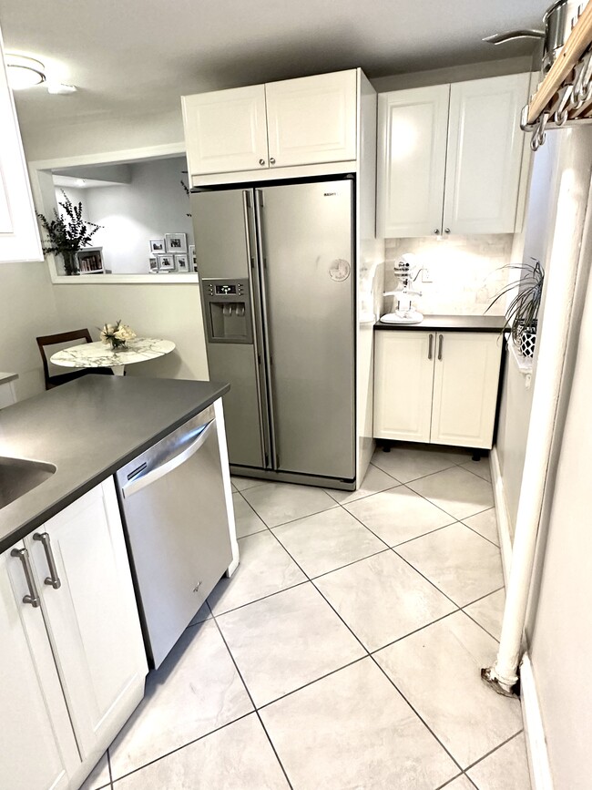 Kitchen - 675 Walton Ave