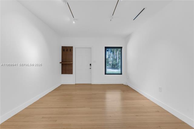 Foto del edificio - 1296 NE 99th St