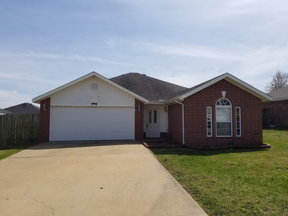 1051 Evergreen St, Centerton, AR 72719 House Rental in Centerton, AR