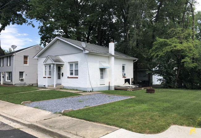 corner view - 71 5th St