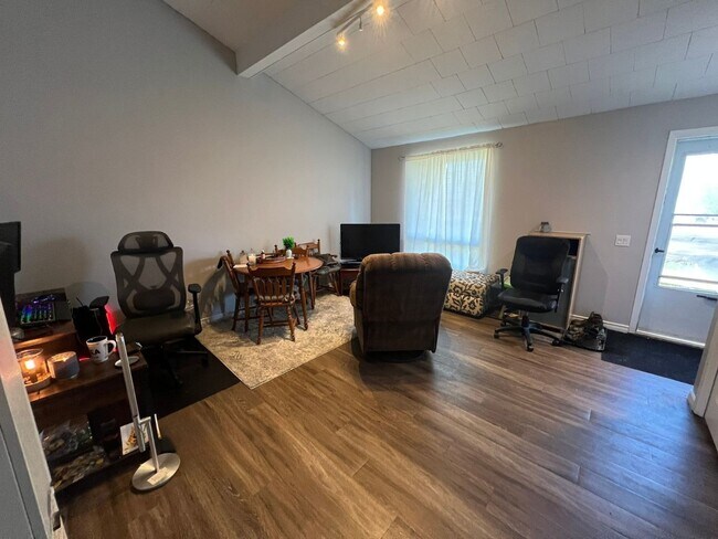 Photo du bâtiment - 25078 Bear Line Rd