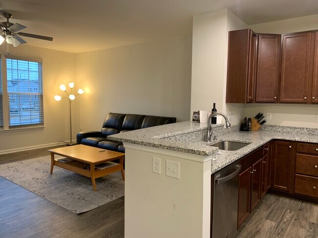 Foto del edificio - 392 Amber Acorn Ave