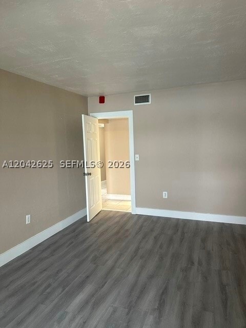 Building Photo - 251 NE 187th St
