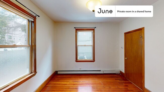 Foto del edificio - Room in Shared 5 bed/1 bath home
