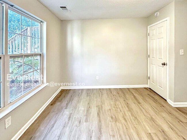 Foto del edificio - 2730 Sand Lake Ct