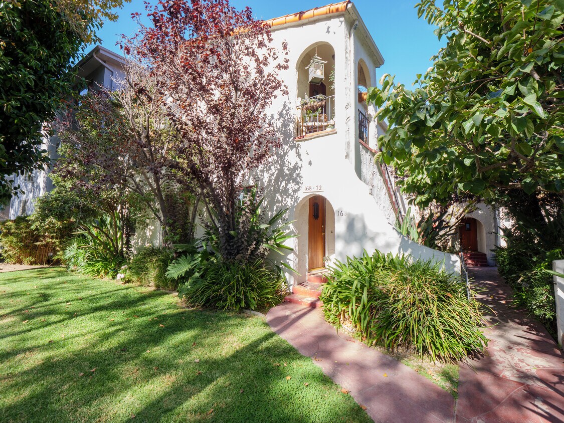 168 N Almont Dr Unit 168, Beverly Hills, CA 90211 Apartments in