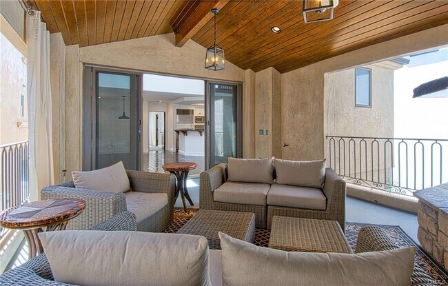 Foto del edificio - 430 1/2 Acacia Avenue, Newport Beach, CA 9...