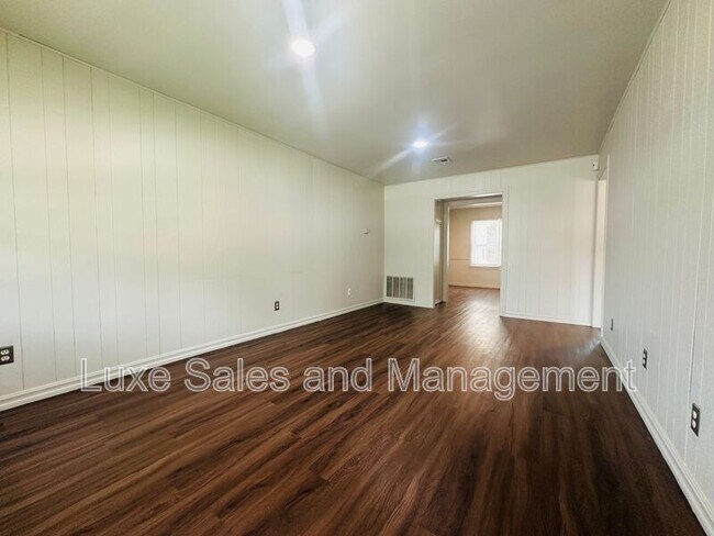 Foto del edificio - 3228 S Clegern St