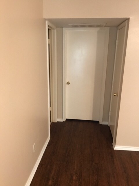 Foto del edificio - 5809 Marvin Loving Dr