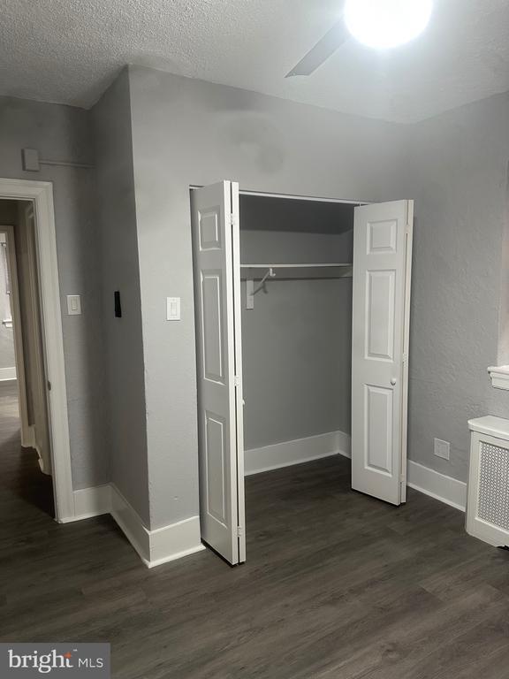 Foto del edificio - 215 W Walnut Ln