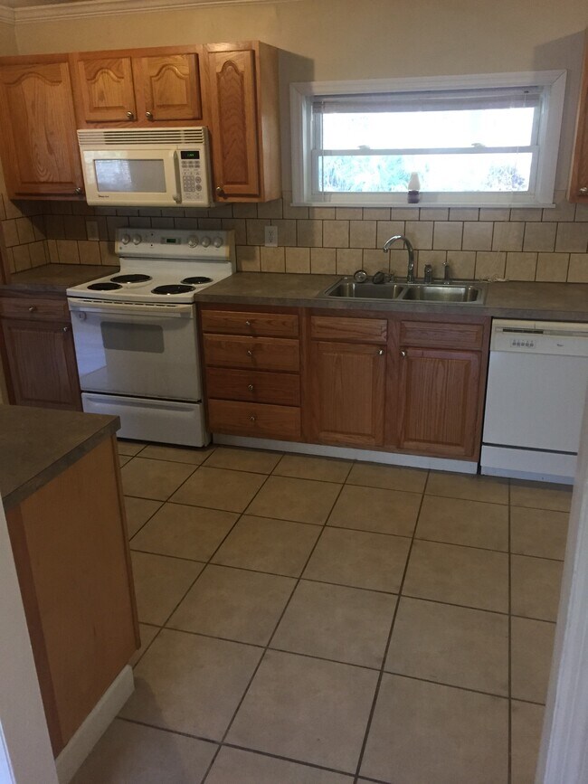 Building Photo - 83 Altoona Dr