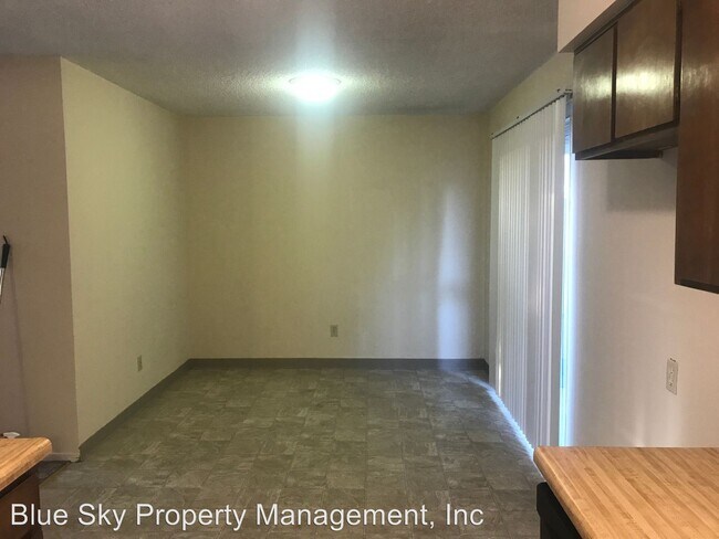 Building Photo - 802-809 Monarch Cir