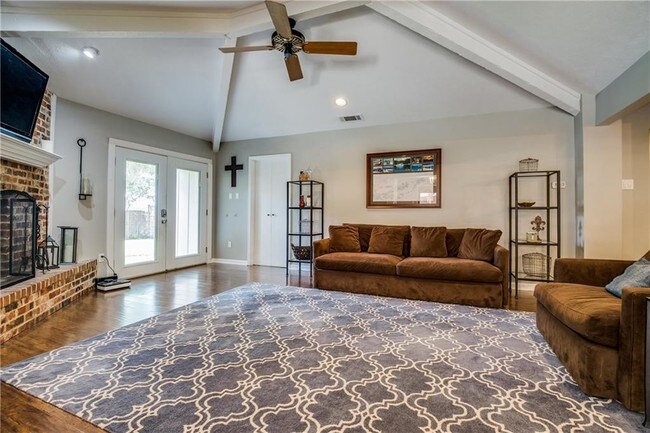 Foto del edificio - 805 Pleasant Valley Ln