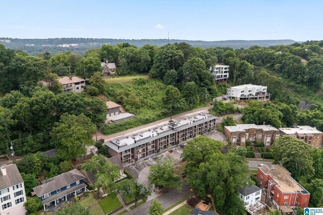 Foto del edificio - 2409 Arlington Crescent