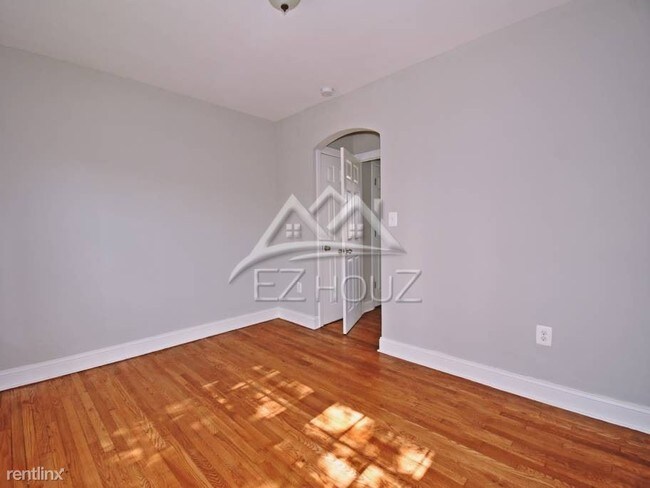 Building Photo - 1 br, 1 bath Apartment - 122 Kinship Rd,2B